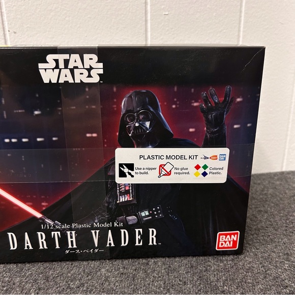 Bandai Star Wars Darth Vader 1/12 Scale Model Kit - Picture 9 of 10